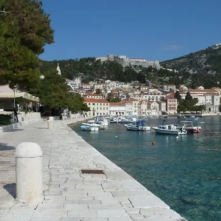 Hvar *