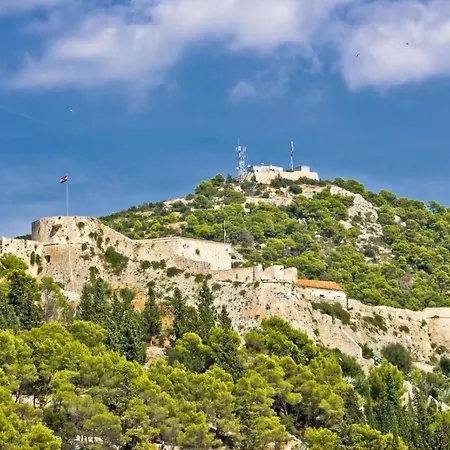 Hvar *
