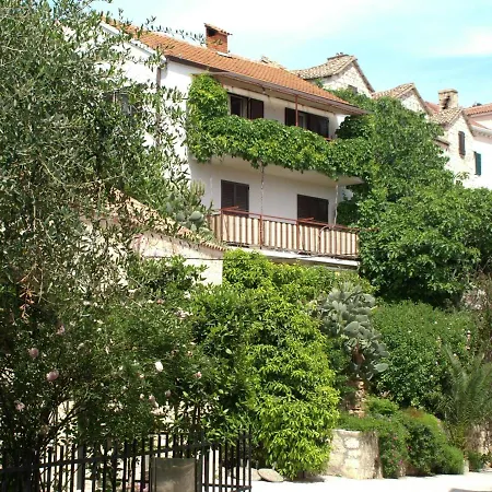 Hvar フヴァル