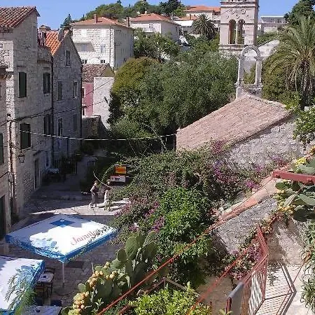 Hvar * هفار